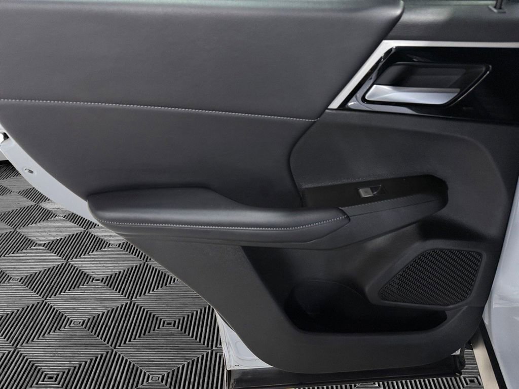 Used 2023 Mitsubishi Outlander SE image 19