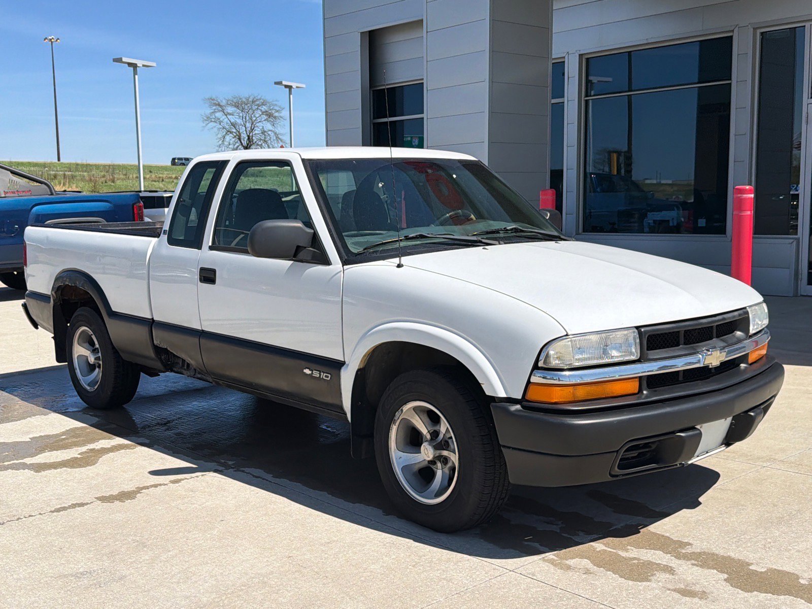 Used 2001 Chevrolet S10 Pickup LS w/ Preferred Equipment Group RWD image 2