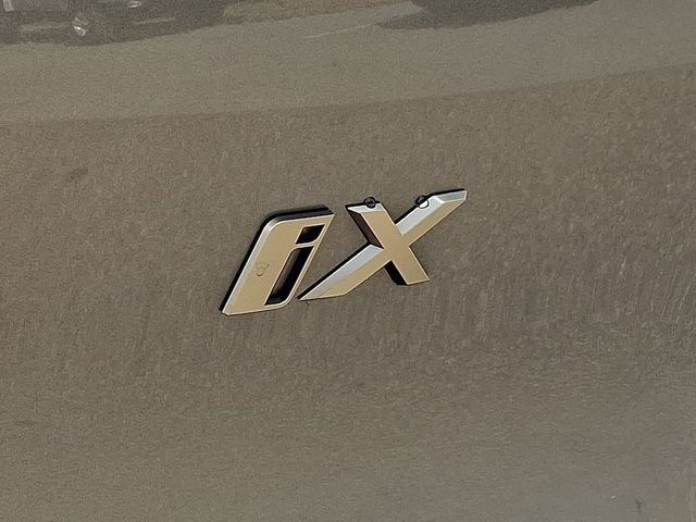 Used 2023 BMW iX xDrive50 w/ Sport Package AWD/4WD image 36