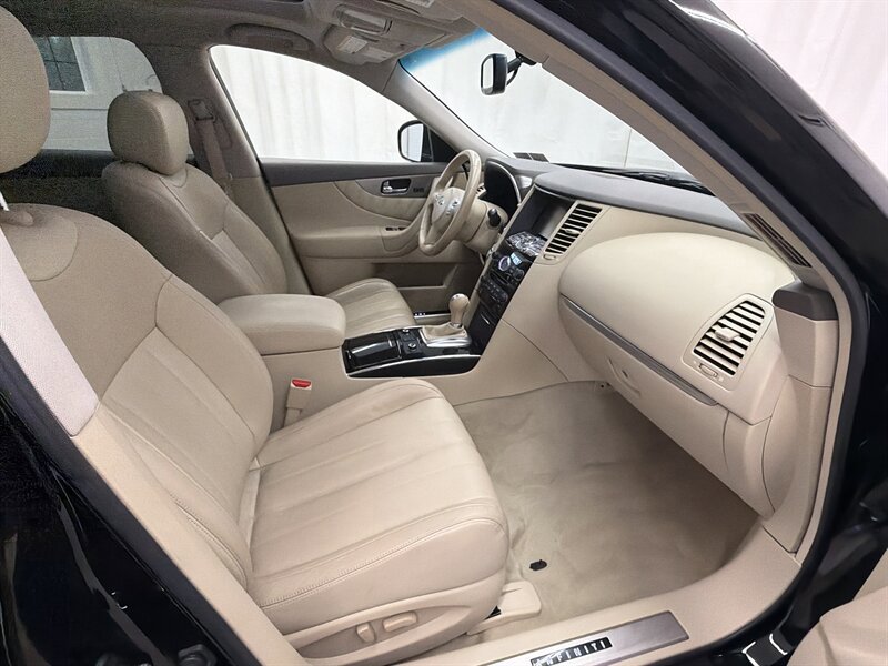 Used 2017 INFINITI QX70 AWD w/ Premium Package image 13