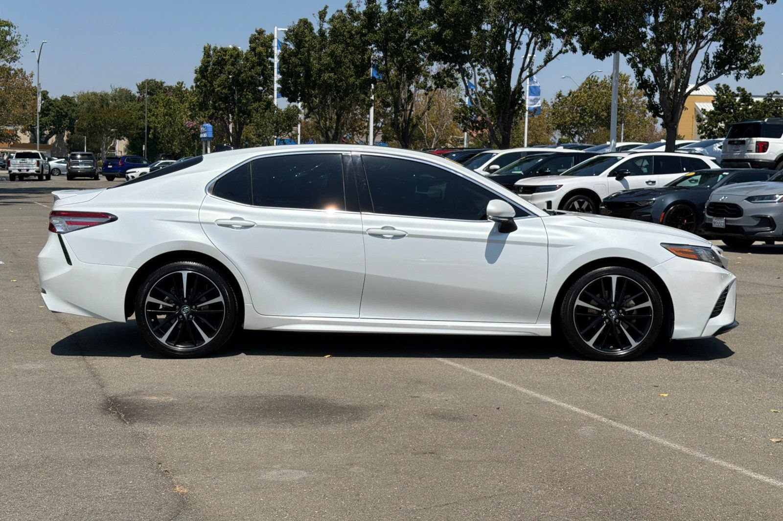 Used 2018 Toyota Camry XSE w/ Driver Assist Package FWD image 3