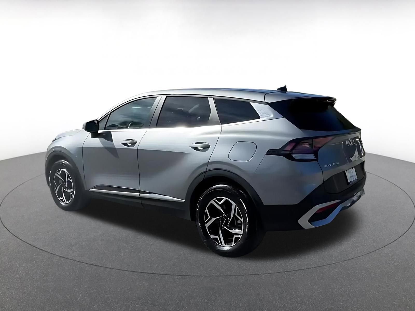 Used 2025 Kia Sportage LX image 11