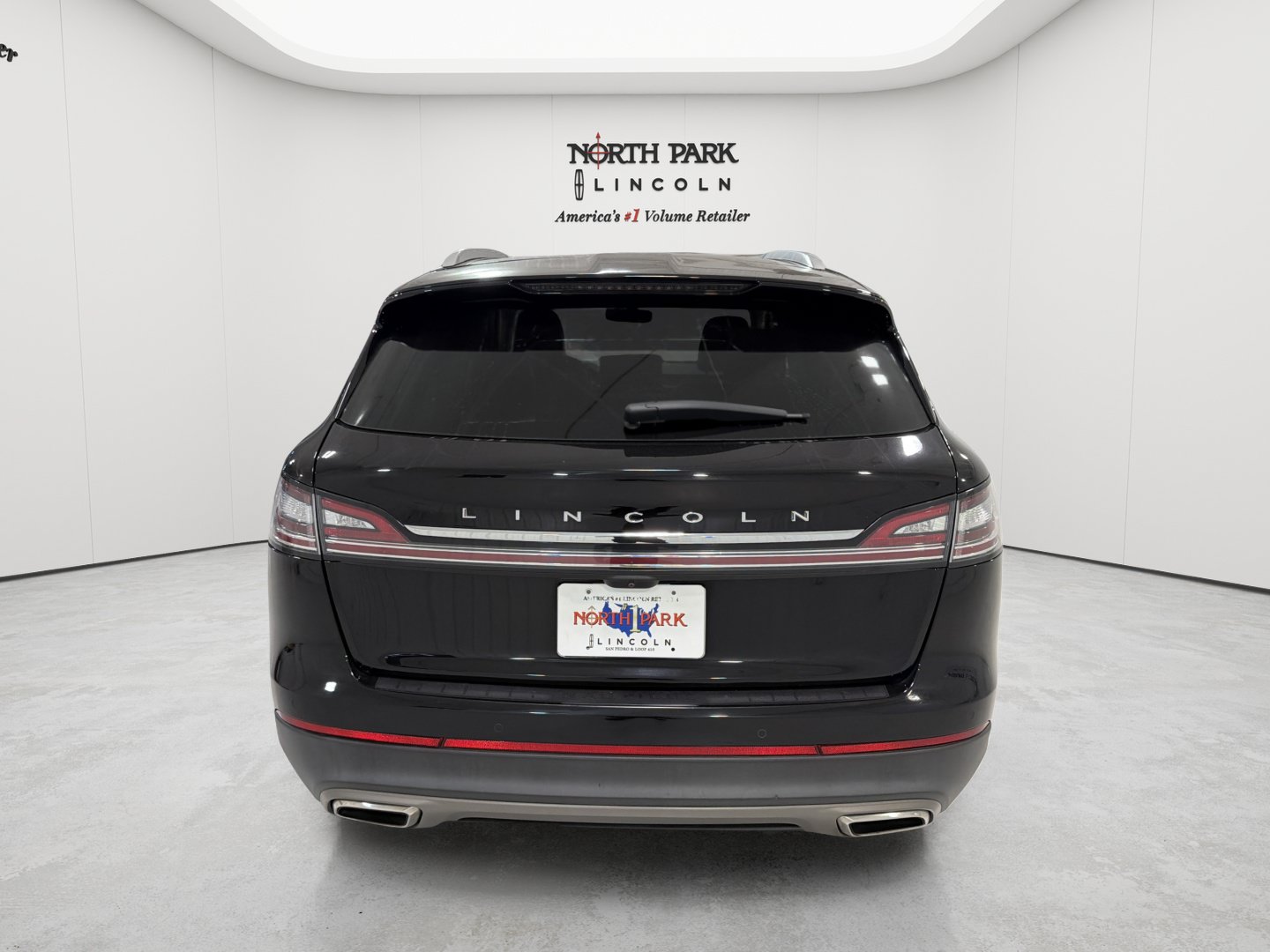 Used 2022 Lincoln Nautilus Reserve w/ Cargo Utility Package FWD image 4