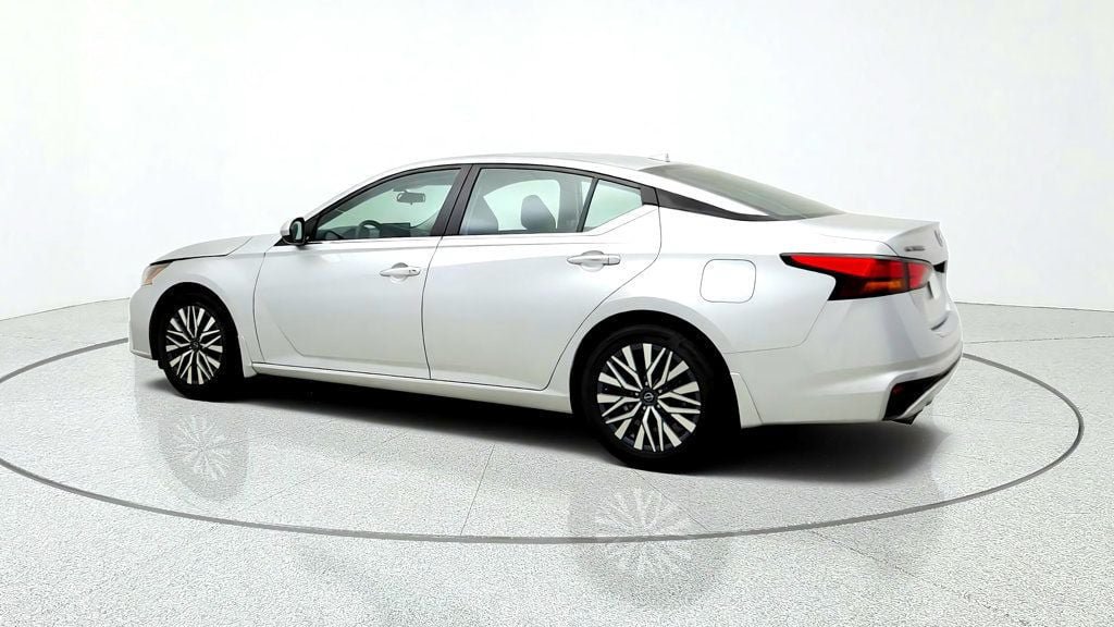 Used 2023 Nissan Altima 2.5 SV w/ SV Premium Package FWD image 7