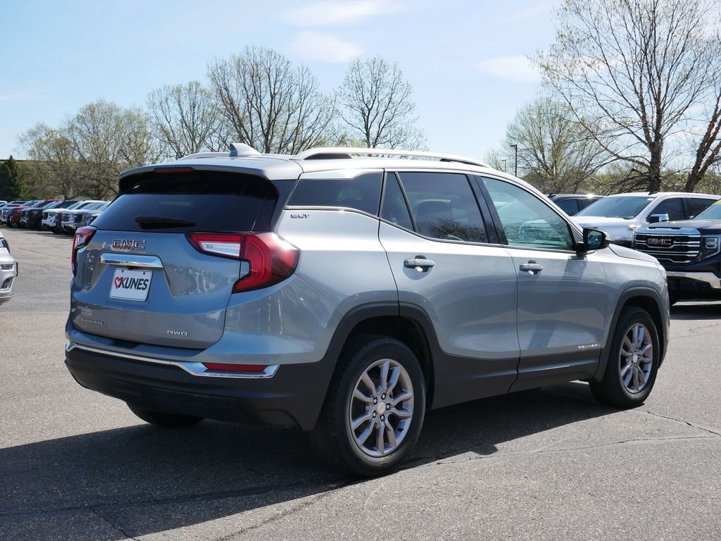 Used 2023 GMC Terrain SLT AWD/4WD image 10