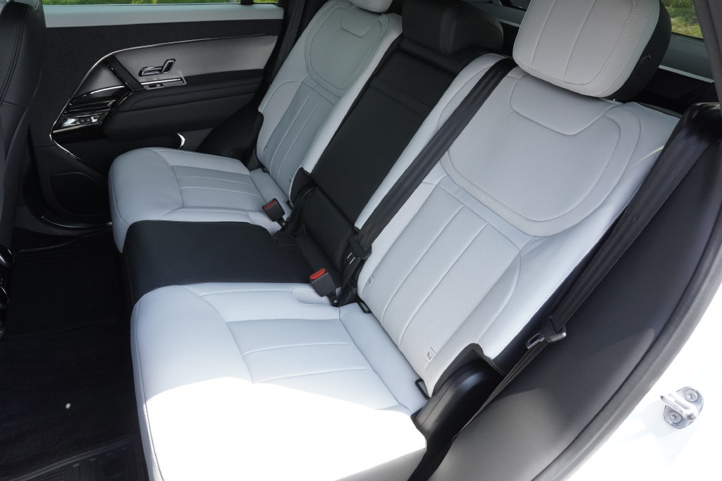 New 2026 Land Rover Range Rover Sport Dynamic SE AWD/4WD image 30