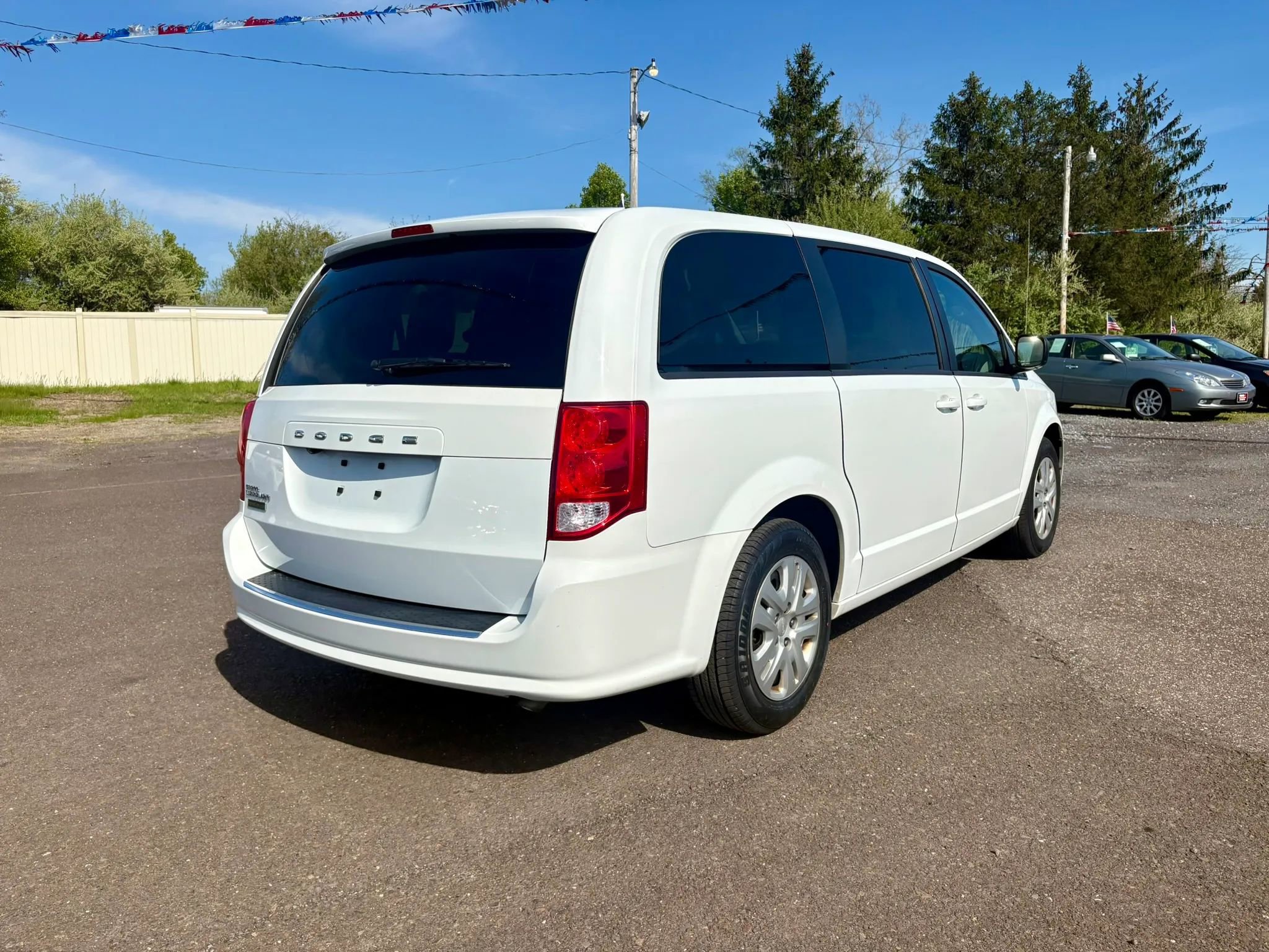 Used 2018 Dodge Grand Caravan SE FWD image 5