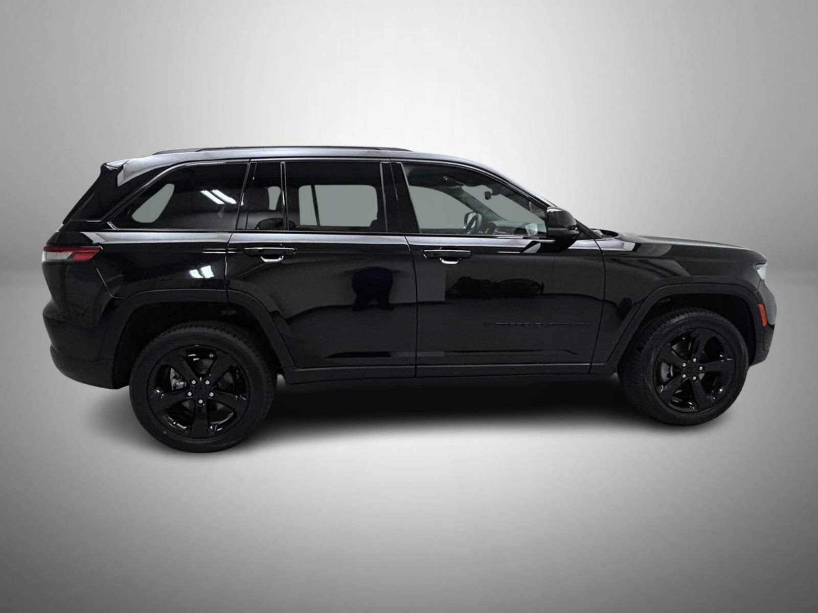 Used 2023 Jeep Grand Cherokee Altitude AWD/4WD image 4
