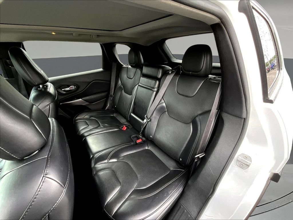 Used 2019 Jeep Cherokee Limited AWD/4WD image 26