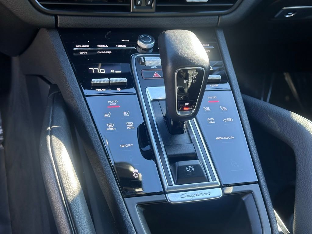 Used 2022 Porsche Cayenne Platinum Edition image 17