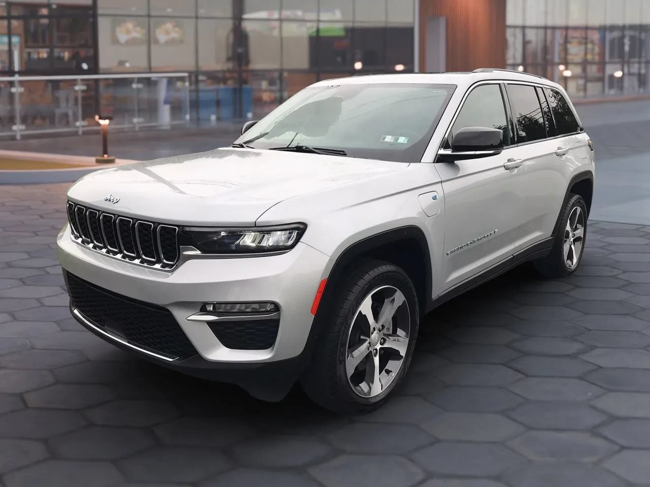 Used 2023 Jeep Grand Cherokee 4WD 4xe image 6