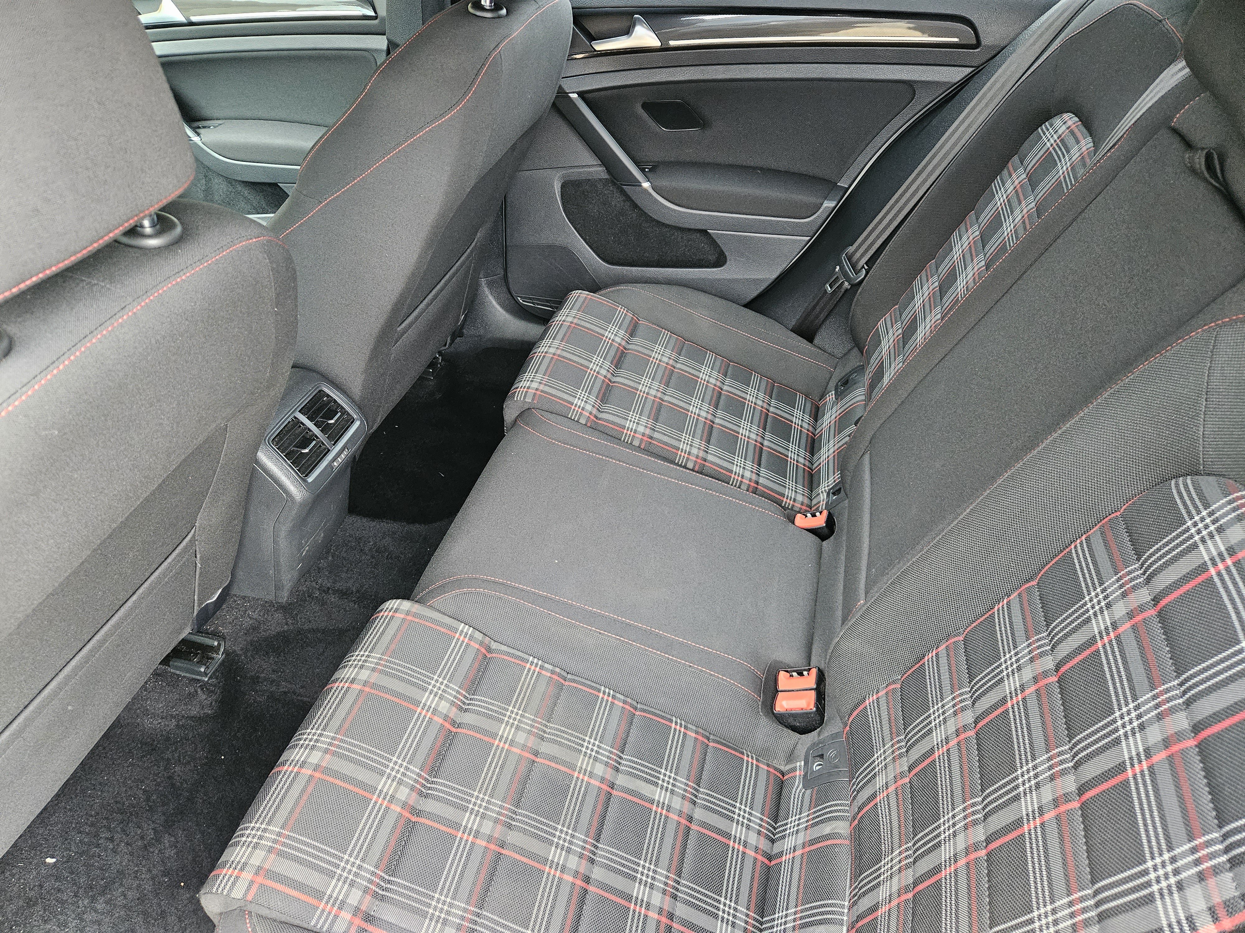 Used 2017 Volkswagen Golf 4-Door FWD image 31