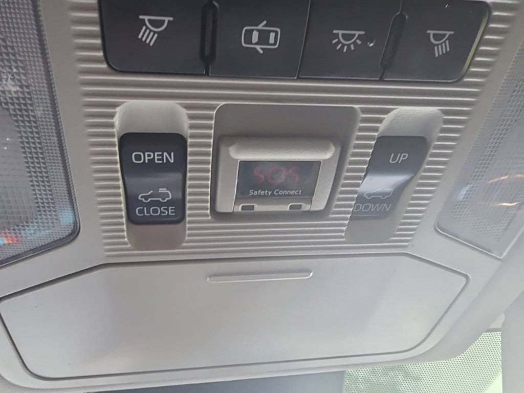 Used 2019 Toyota RAV4 XLE AWD/4WD image 16