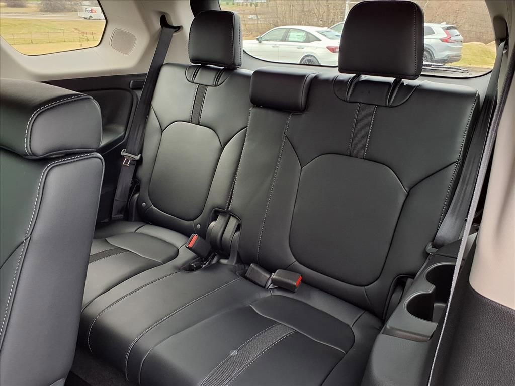 New 2025 Honda Pilot Touring image 10