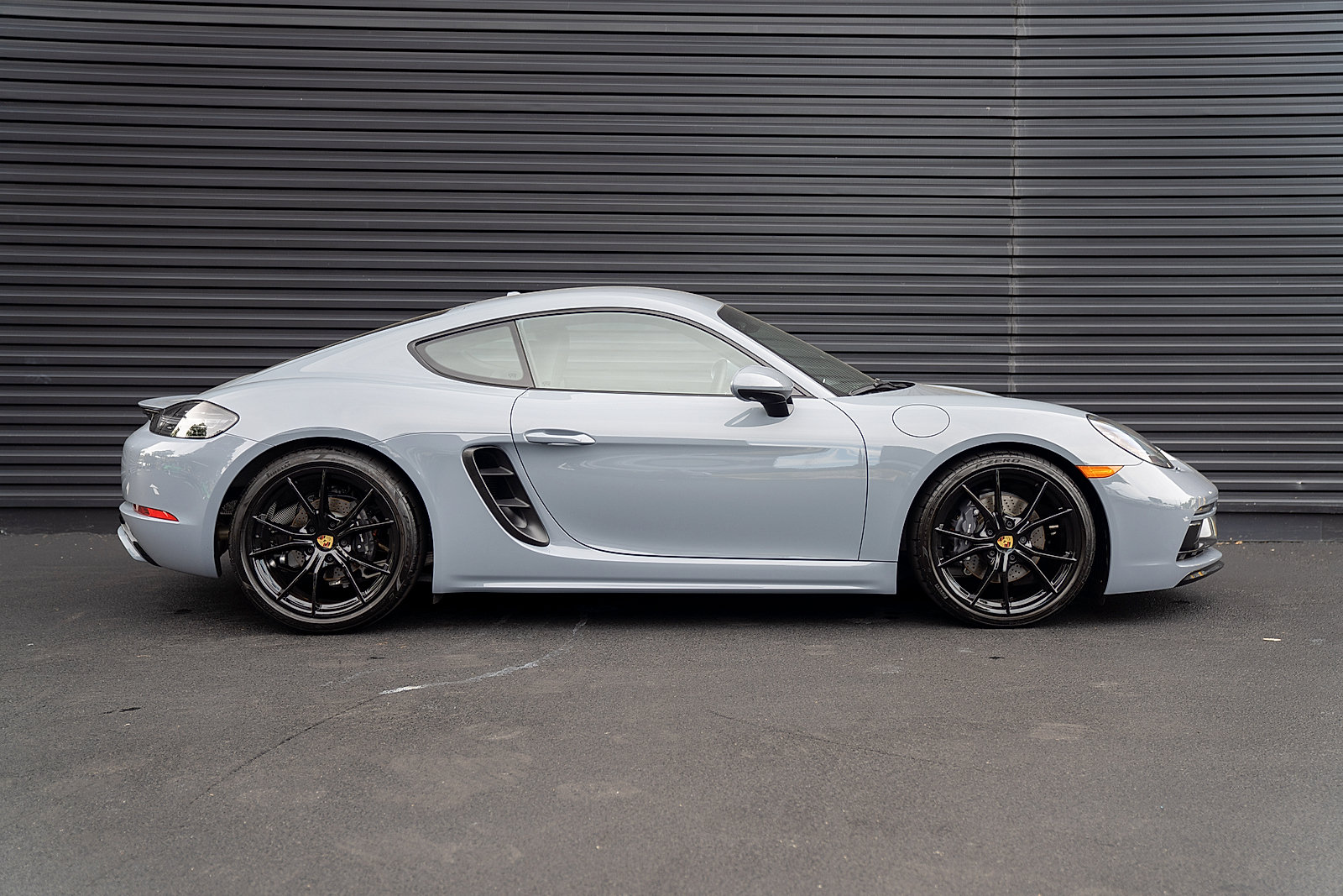 Used 2025 Porsche 718 Cayman RWD image 29