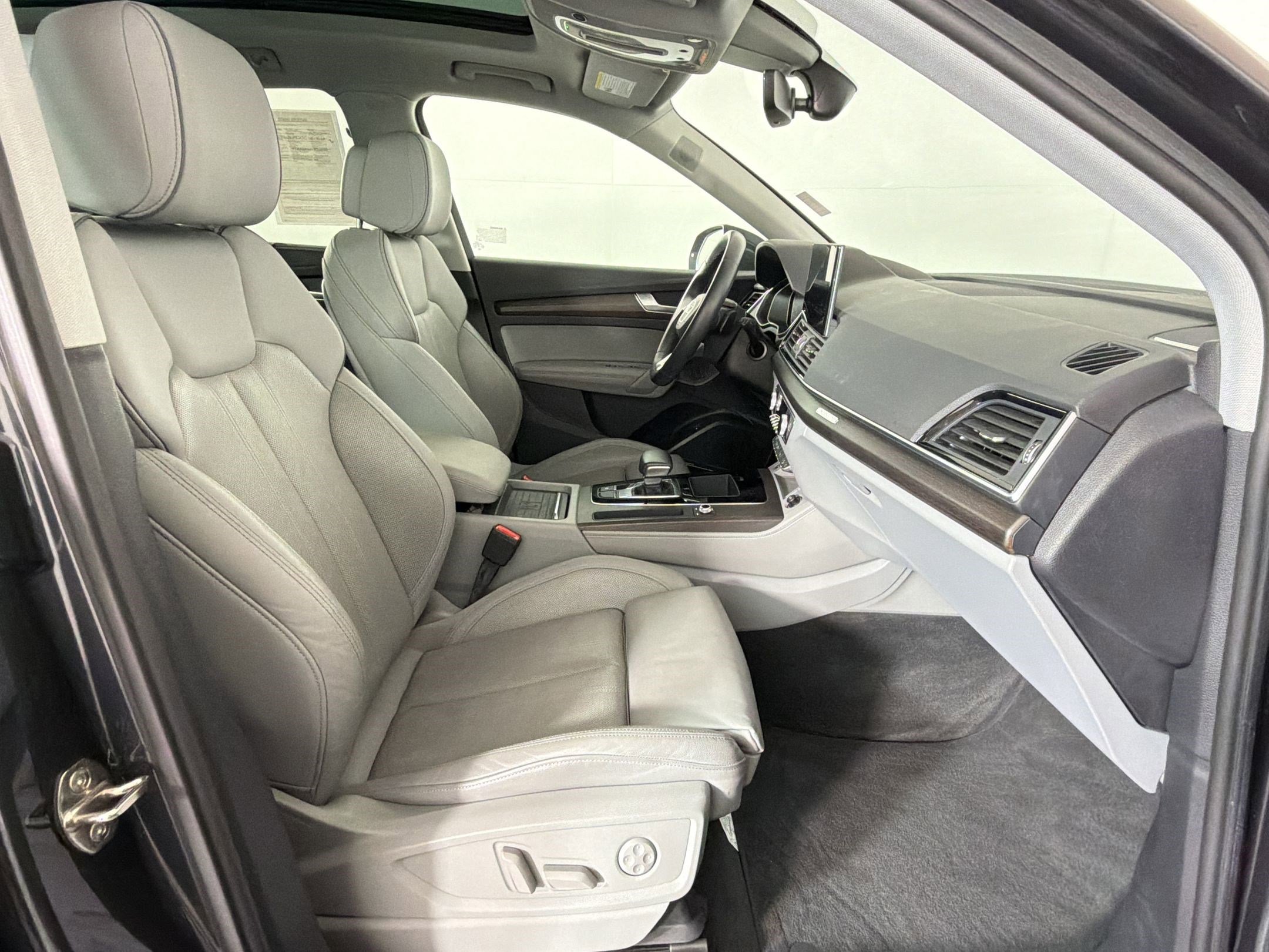 Used 2021 Audi Q5 Premium Plus w/ Premium Plus Package image 29