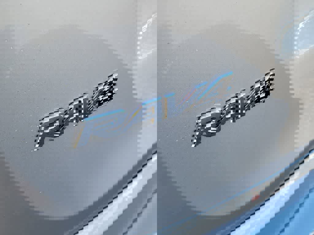 Used 2016 Toyota RAV4 XLE AWD/4WD image 5