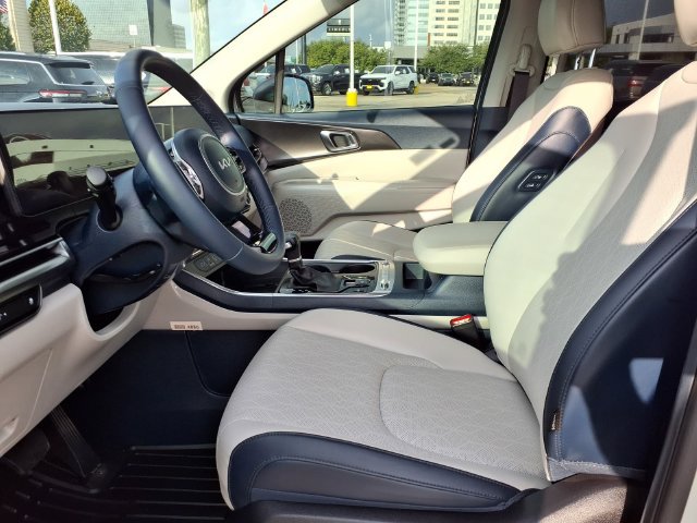 Used 2026 Kia Carnival SX w/ SX Dark Edition Package FWD image 4