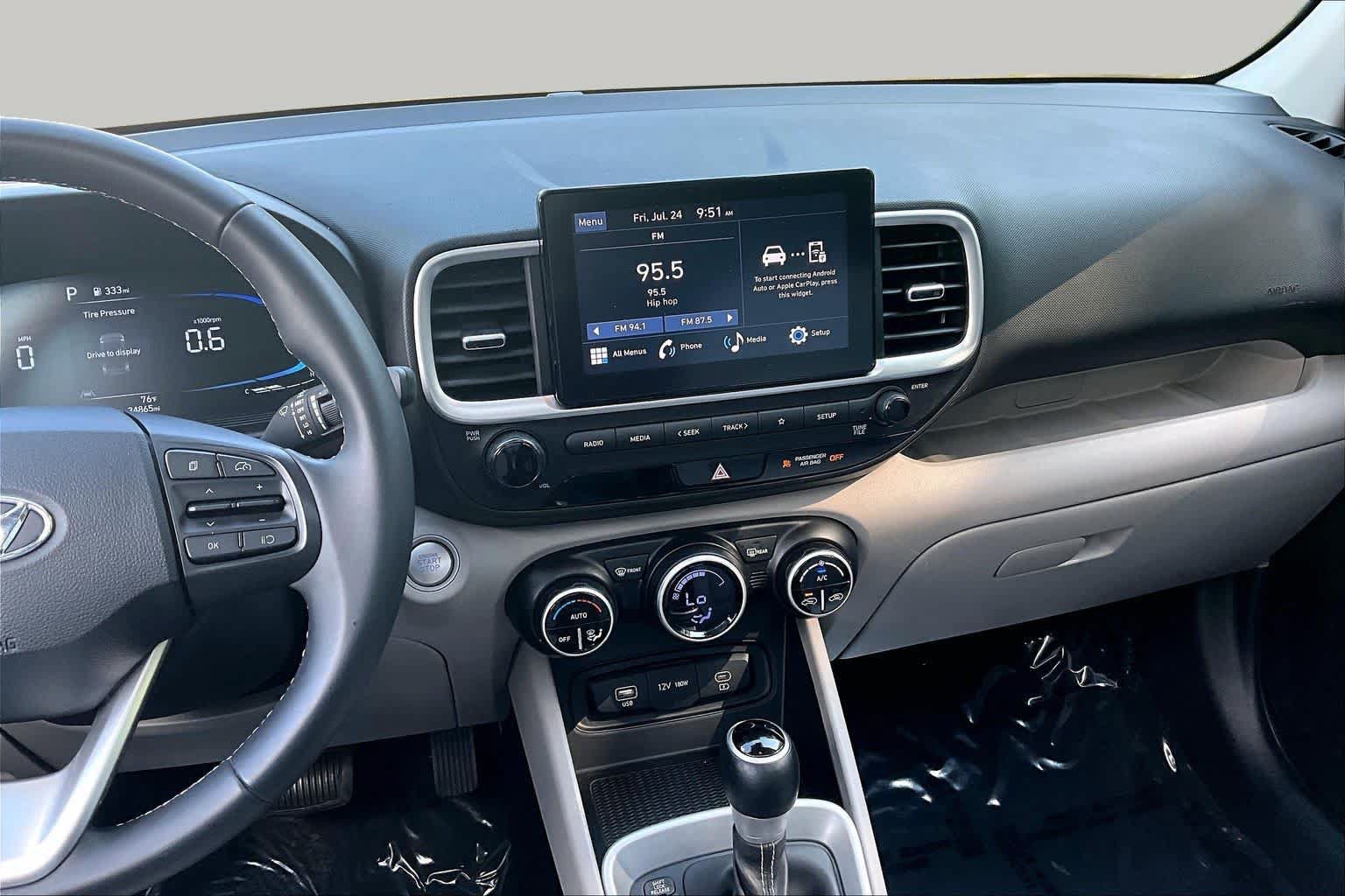 Used 2025 Hyundai Venue SEL FWD image 7