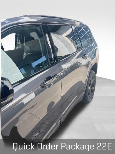 Used 2023 Jeep Grand Cherokee L Limited w/ Black Appearance Package image 6