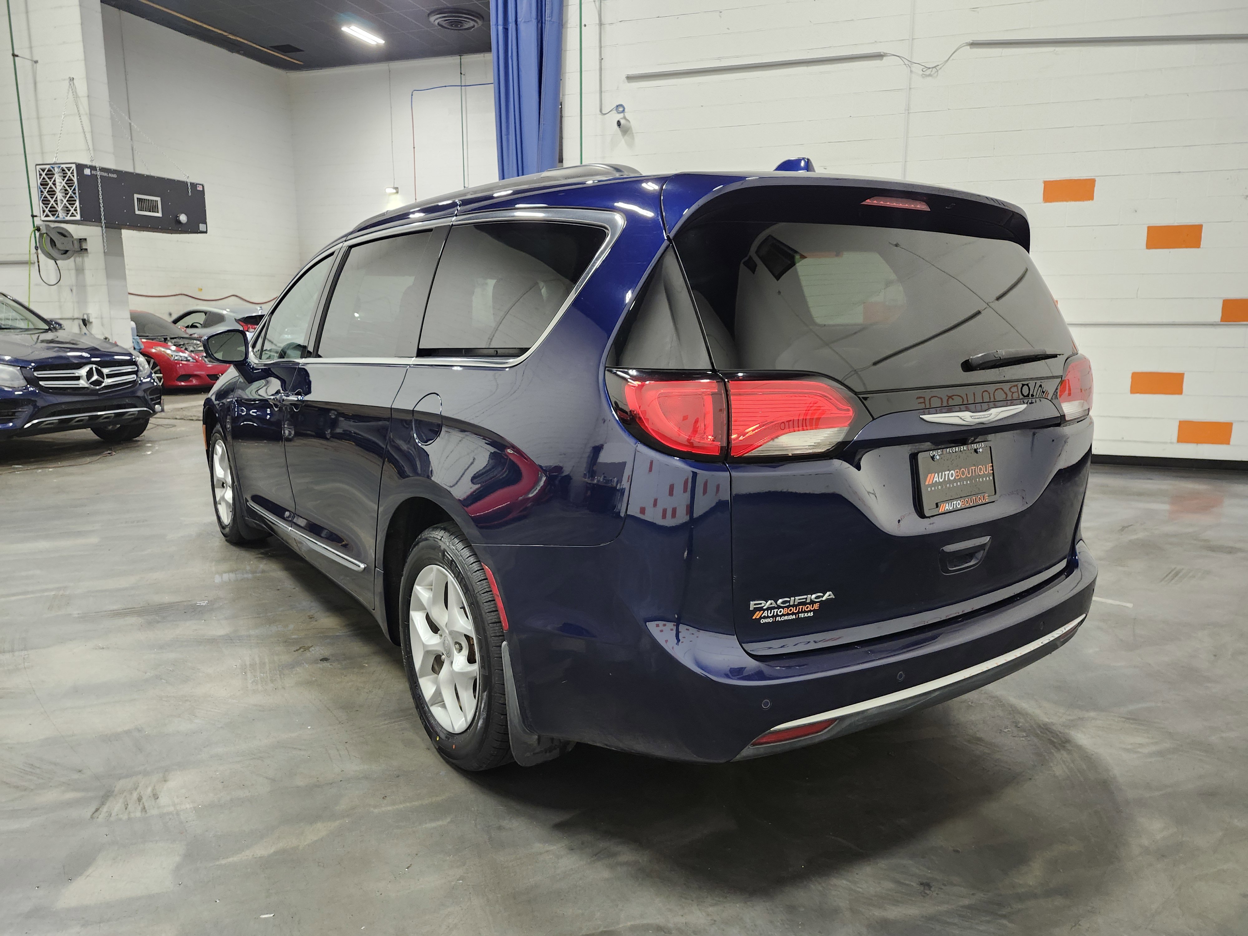 Used 2017 Chrysler Pacifica Touring-L w/ Tire & Wheel Group image 15