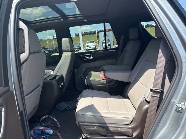 Used 2023 GMC Yukon SLT w/ SLT Premium Package AWD/4WD image 8