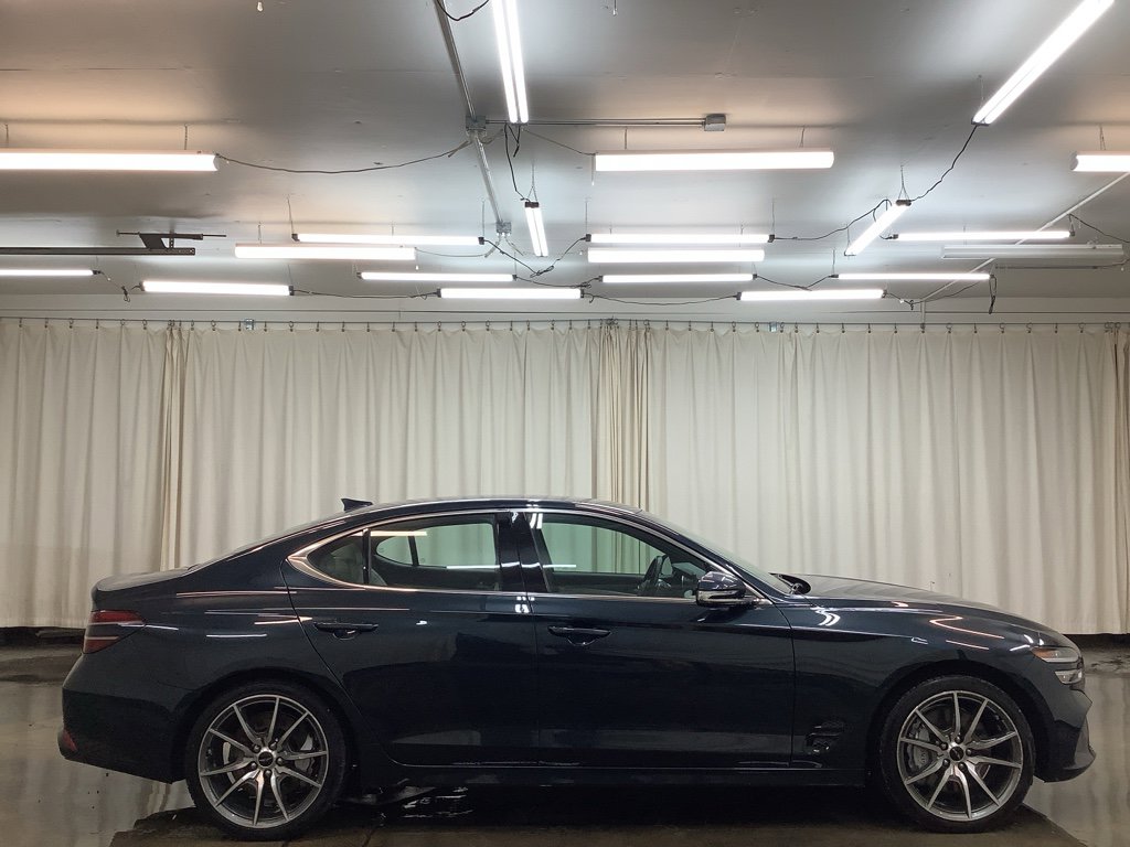 Used 2024 Genesis G70 2.5T image 5