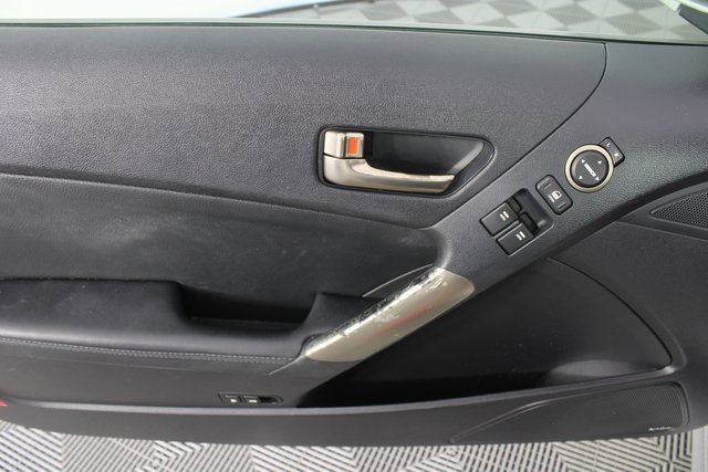 Used 2013 Hyundai Genesis 3.8 image 13