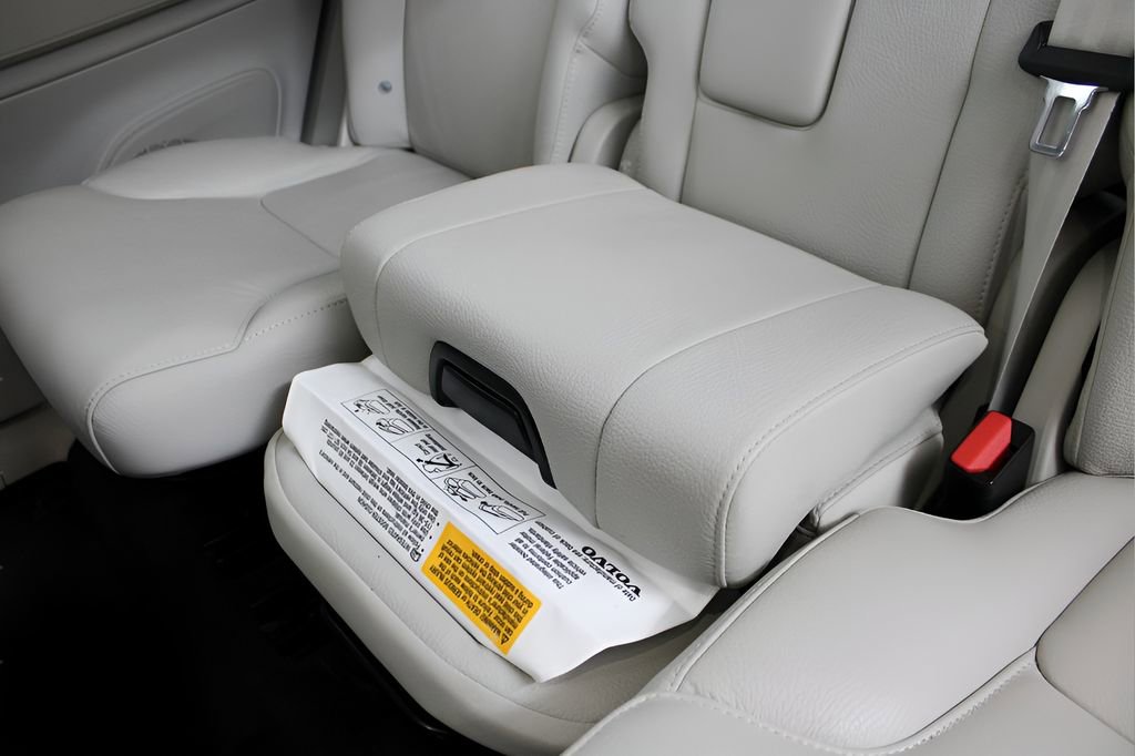 Used 2023 Volvo XC90 B6 Plus w/ Protection Package Premier image 35