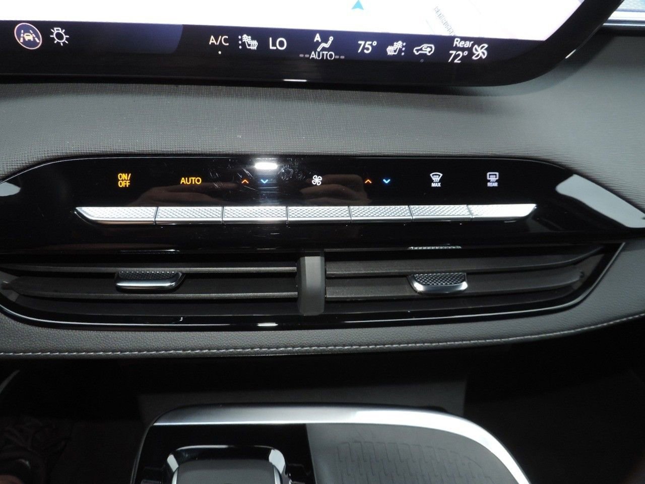 Used 2025 Buick Enclave Sport Touring w/ Power Package image 28