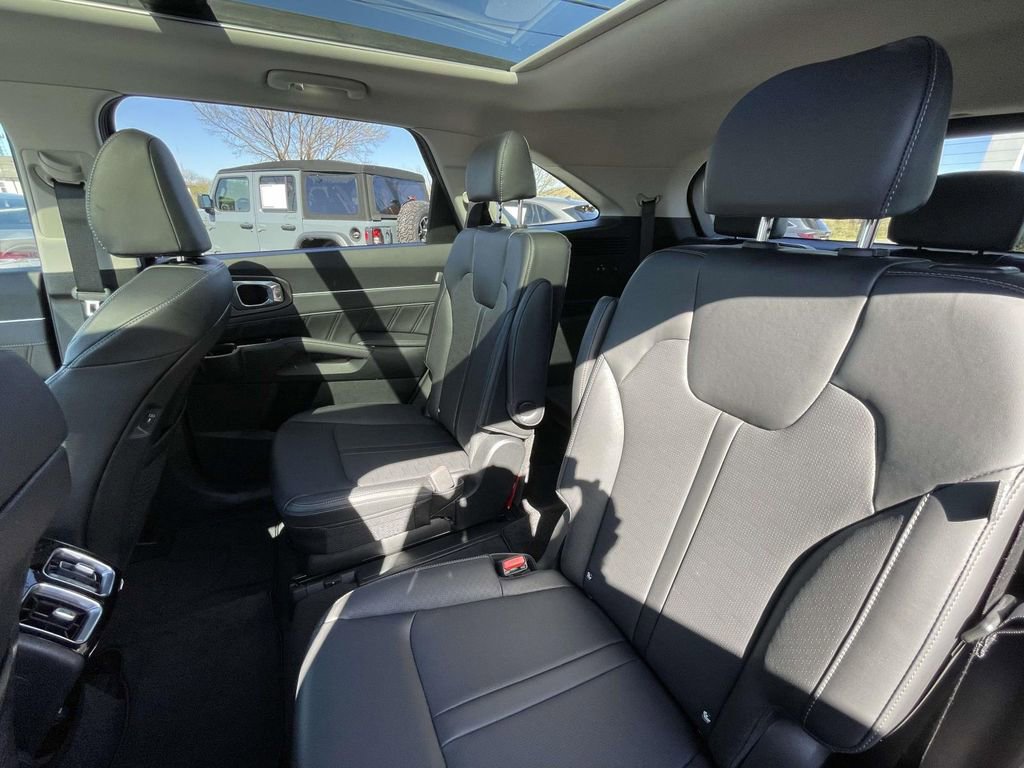 Certified 2025 Kia Sorento SX image 22