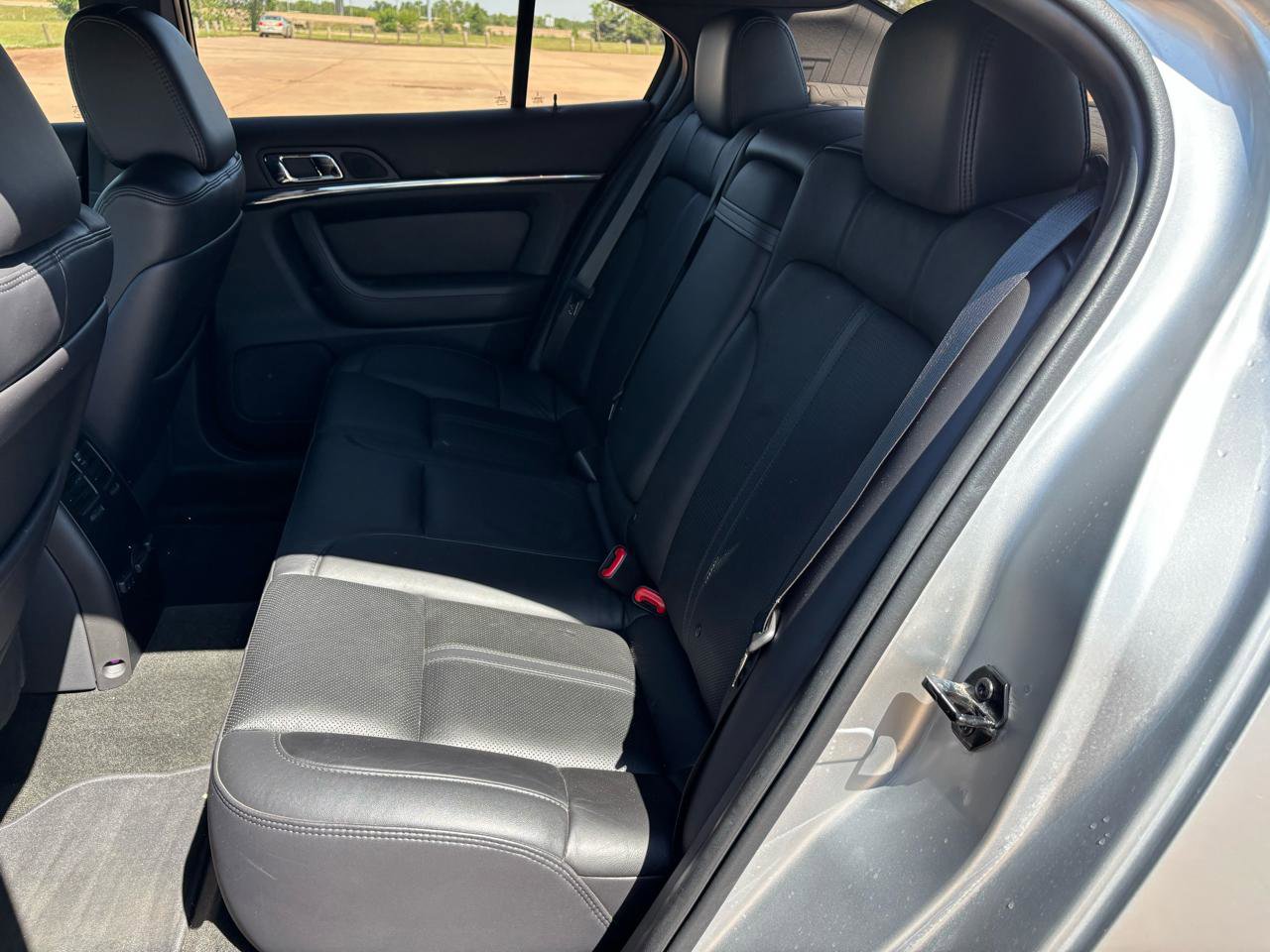 Used 2012 Lincoln MKS AWD image 11