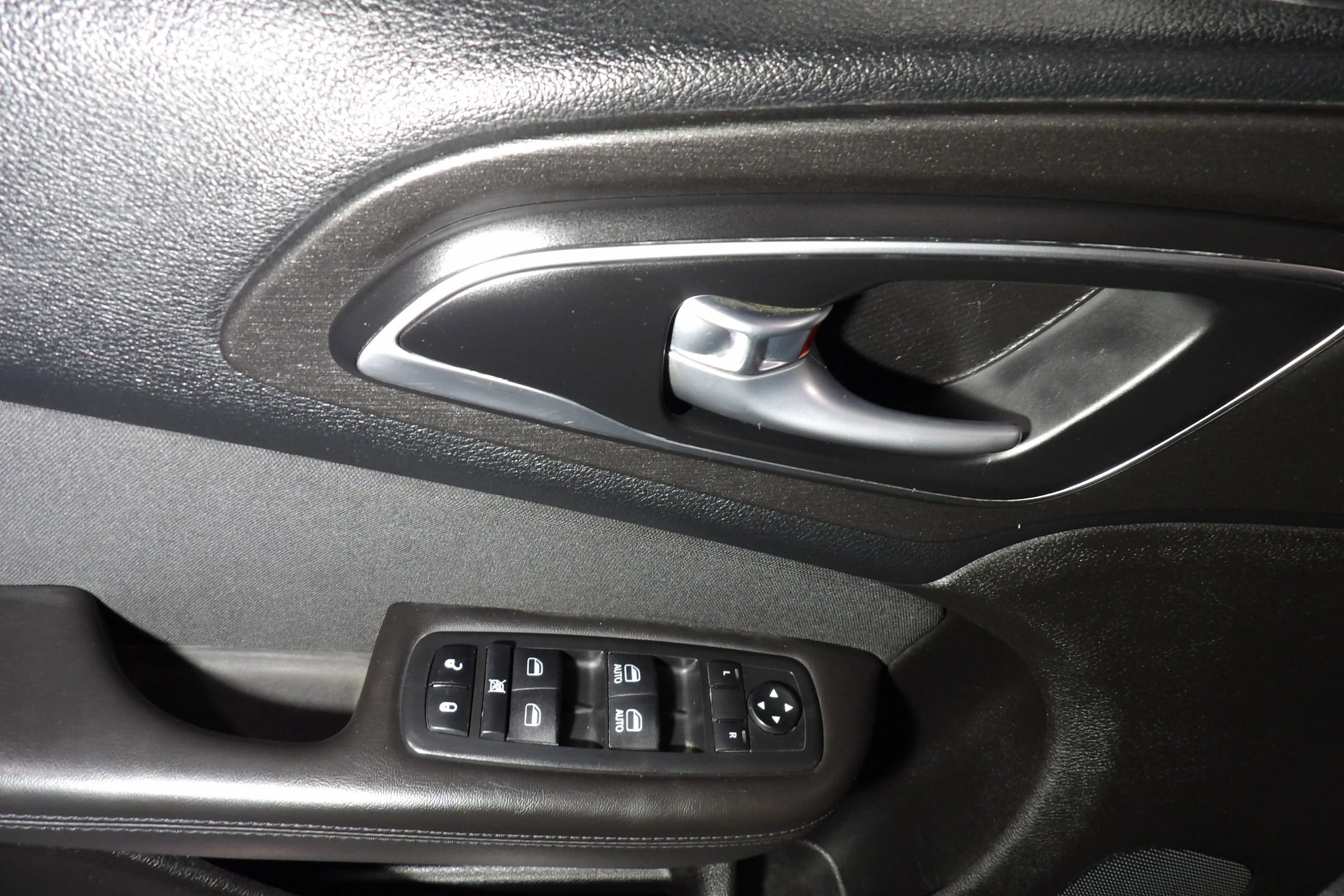 Used 2016 Chrysler 200 Limited FWD image 7
