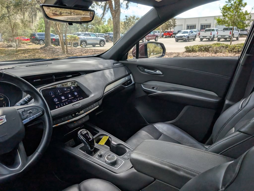 Used 2022 Cadillac XT4 Premium Luxury w/ Enhanced Visibility Package image 14
