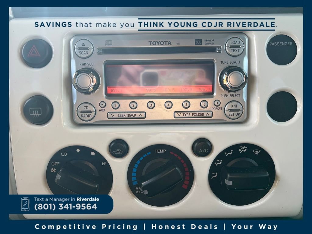 Used 2014 Toyota FJ Cruiser 4WD w/ Upgrade Package image 19