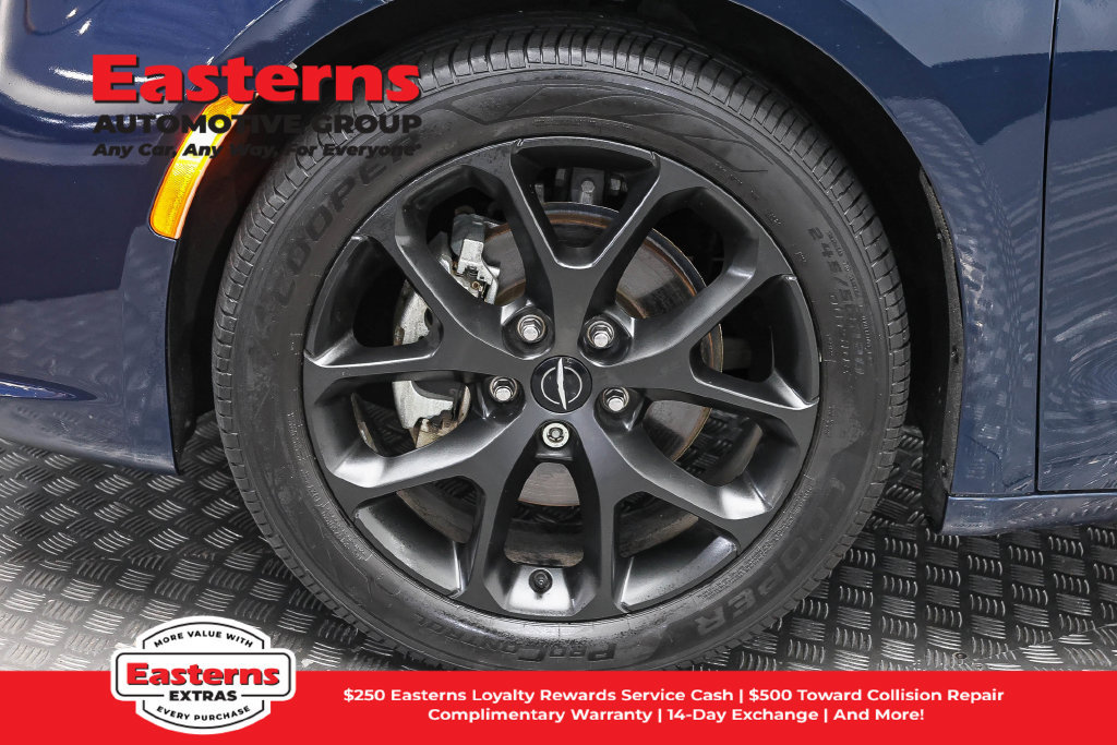 Used 2023 Chrysler Pacifica Touring-L w/ S Appearance Package FWD image 34