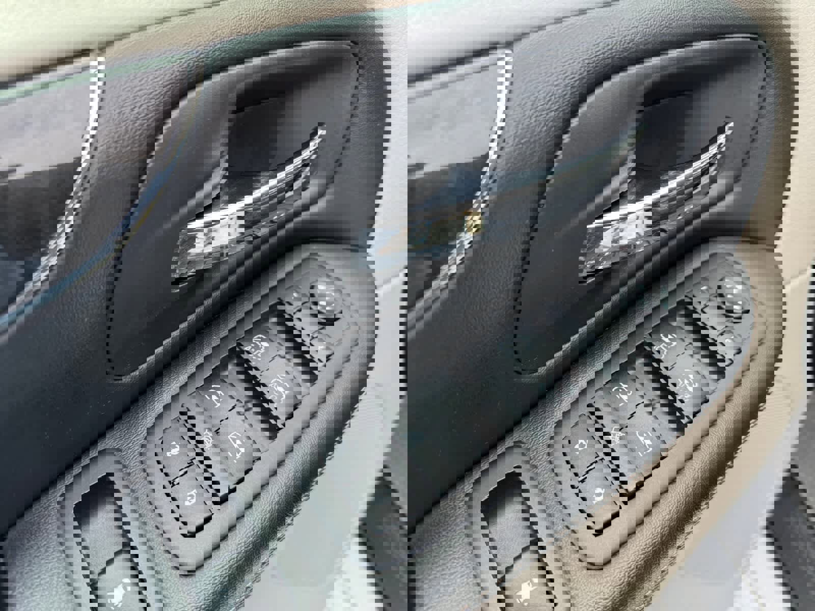 Used 2015 Chrysler Town & Country Touring-L image 18