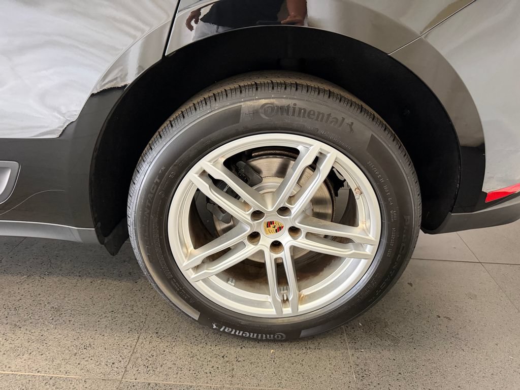 Certified 2023 Porsche Macan AWD/4WD image 11