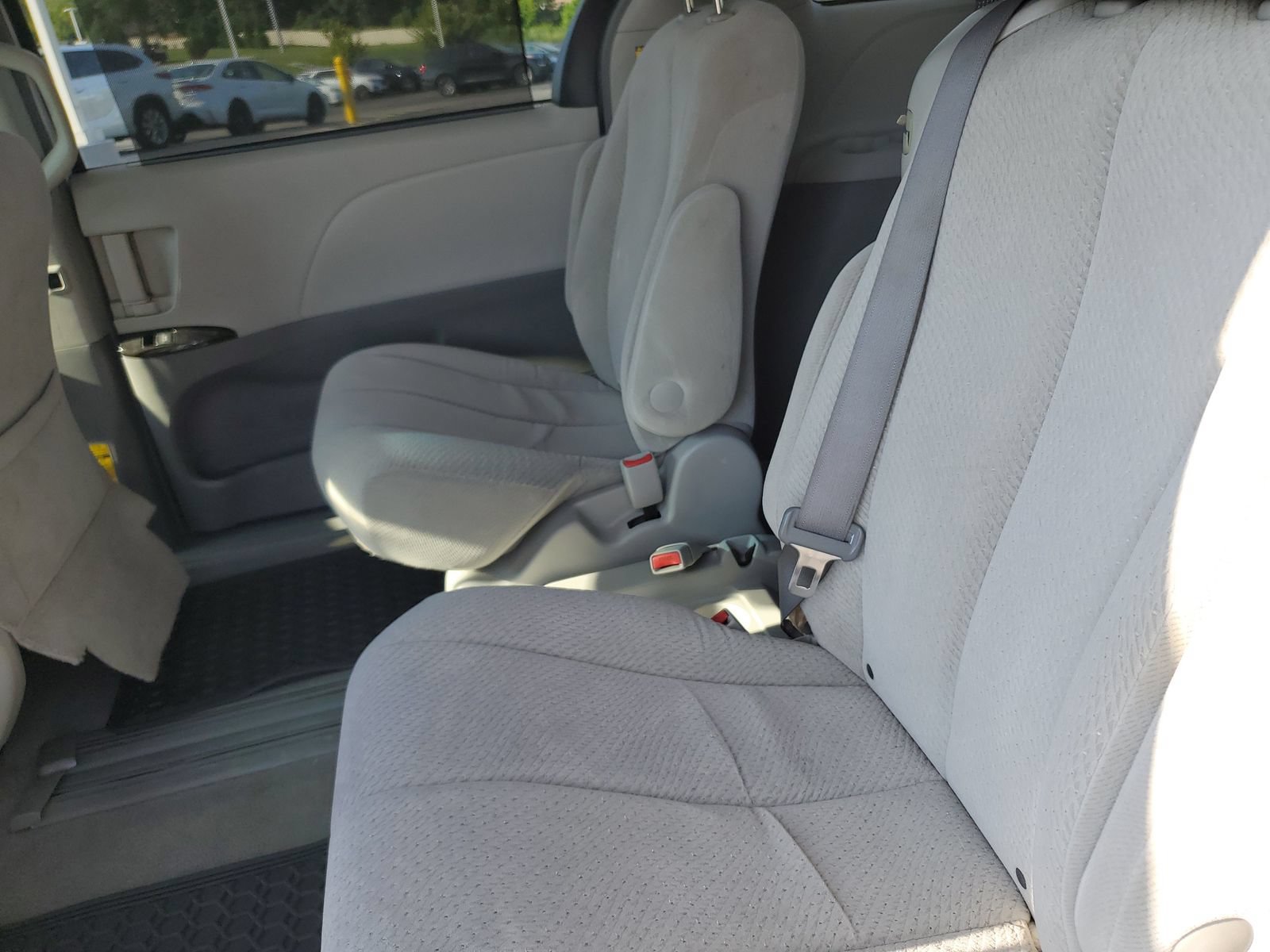 Used 2011 Toyota Sienna LE w/ Towing Pkg FWD image 12