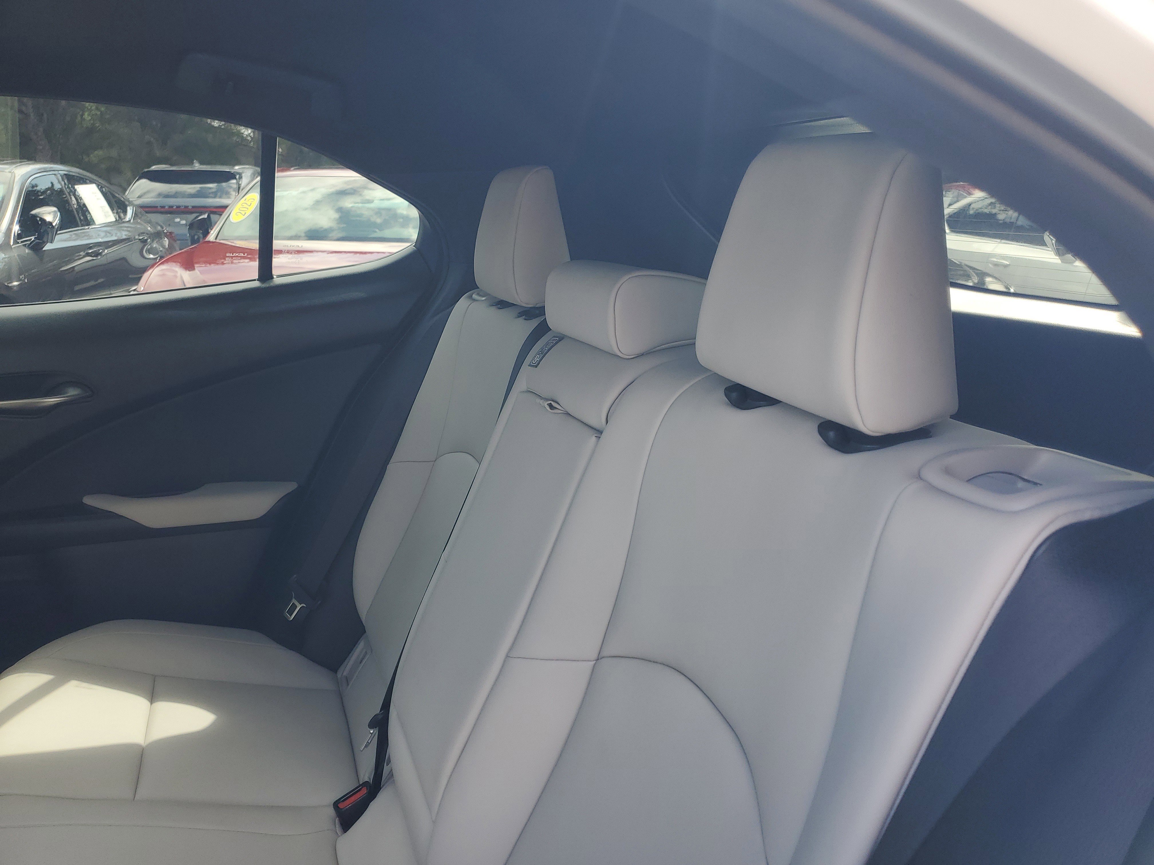 Certified 2024 Lexus UX 250h FWD image 12