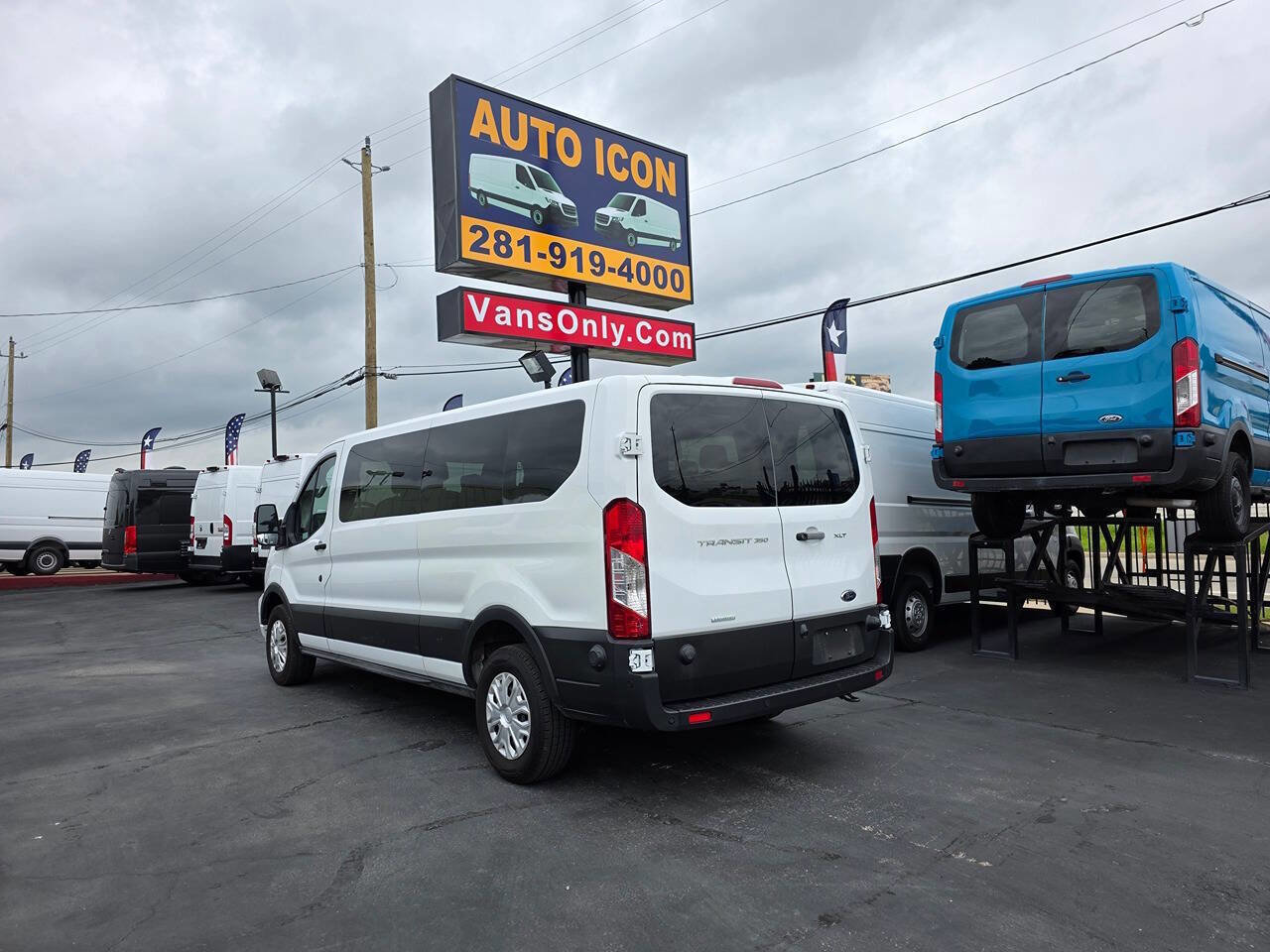 Used 2024 Ford Transit 350 XLT RWD image 2