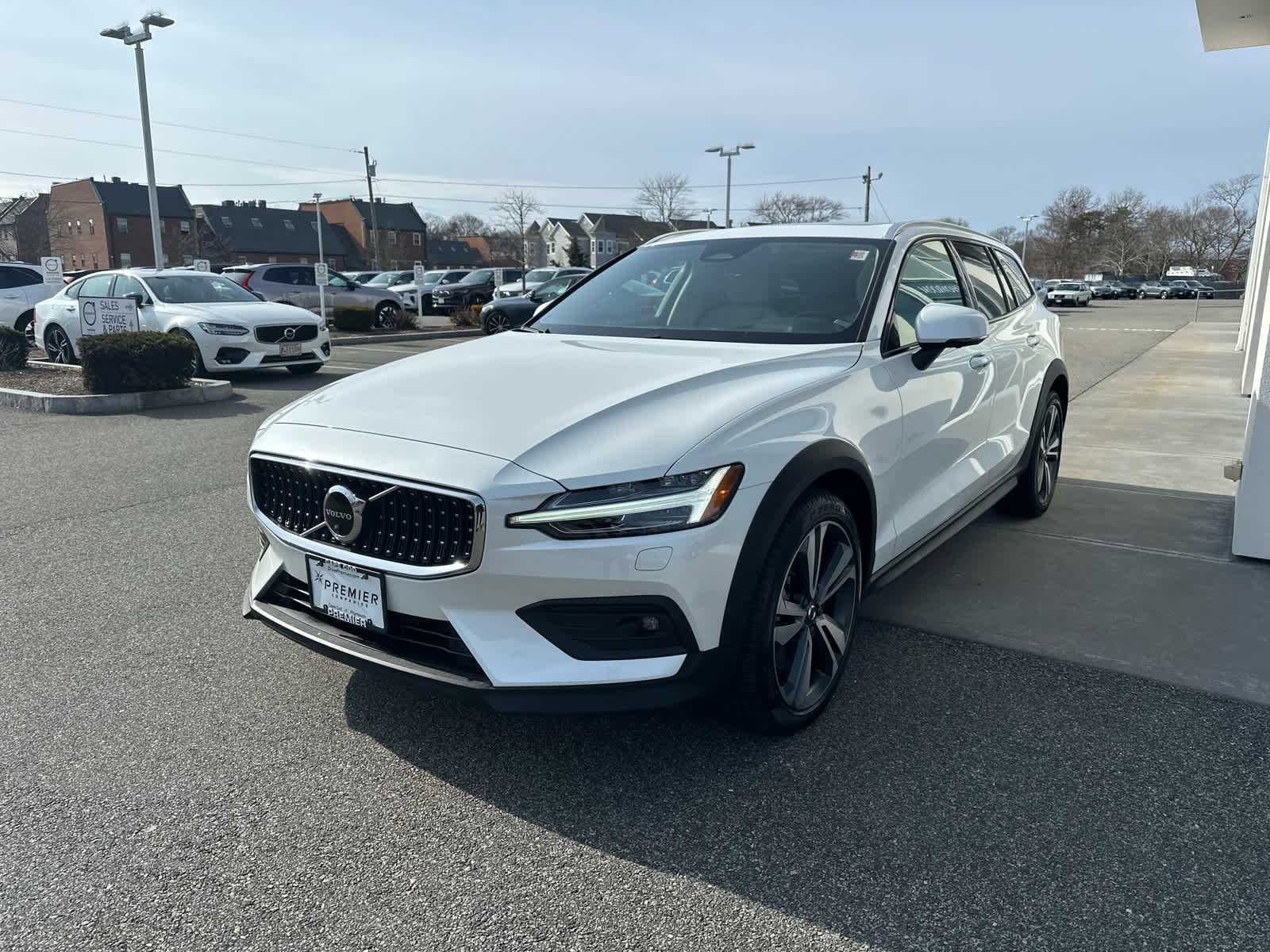 Used 2023 Volvo V60 B5 Cross Country Plus w/ Climate Package image 6