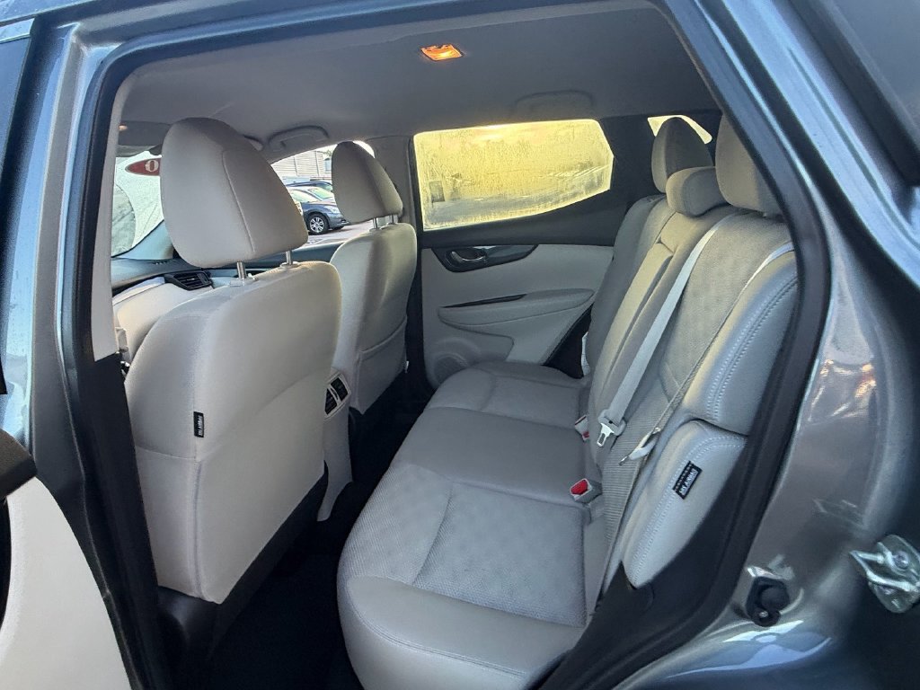 Certified 2020 Nissan Rogue Sport SV FWD image 12