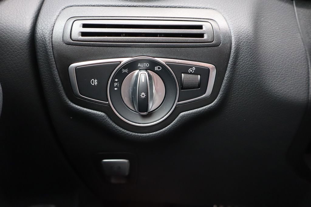 Used 2020 Mercedes-Benz GLC 300 4MATIC Coupe image 15