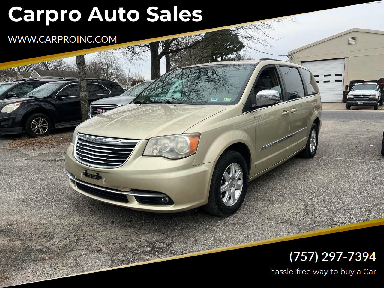 Used 2012 Chrysler Town & Country Touring-L w/ Entertainment Group #2 image 1