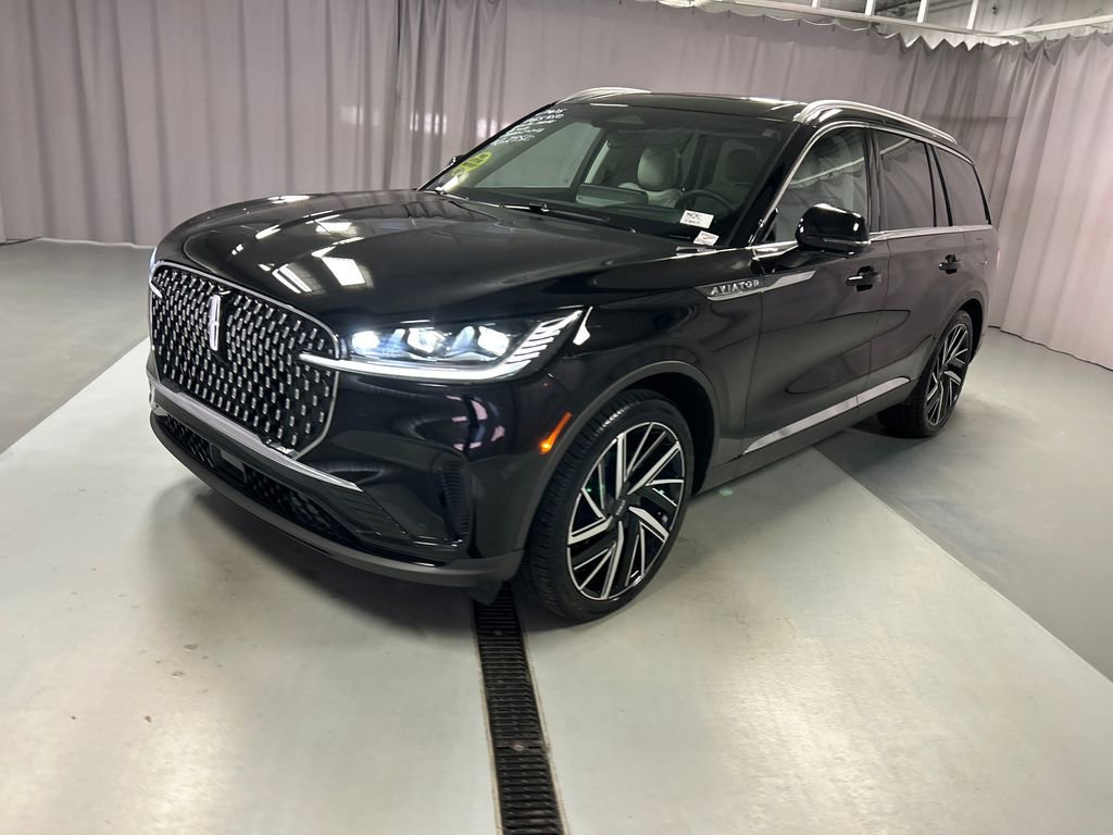 Used 2025 Lincoln Aviator Reserve w/ Equipment Group 201A image 3