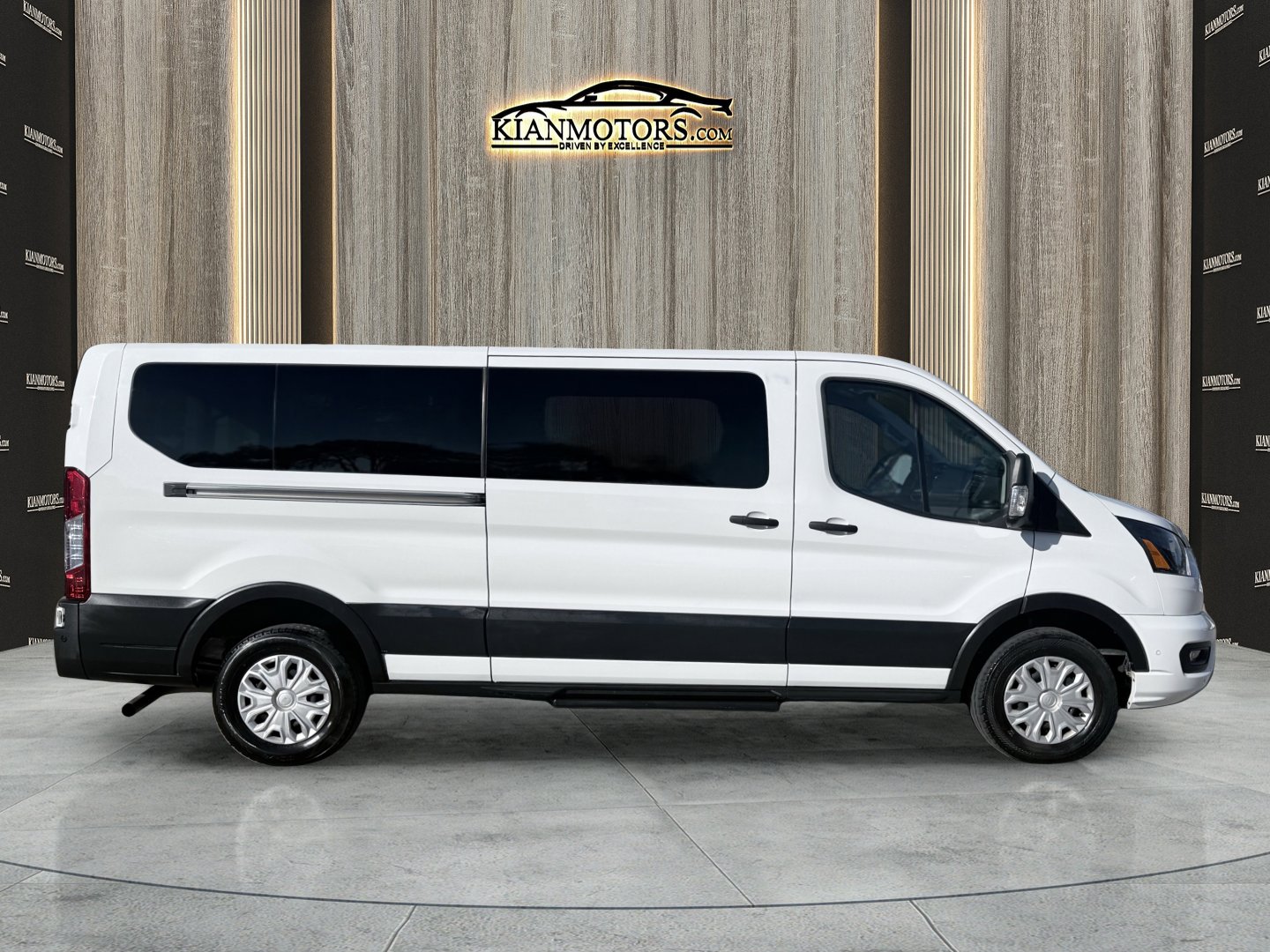 Used 2023 Ford Transit 350 XLT image 8