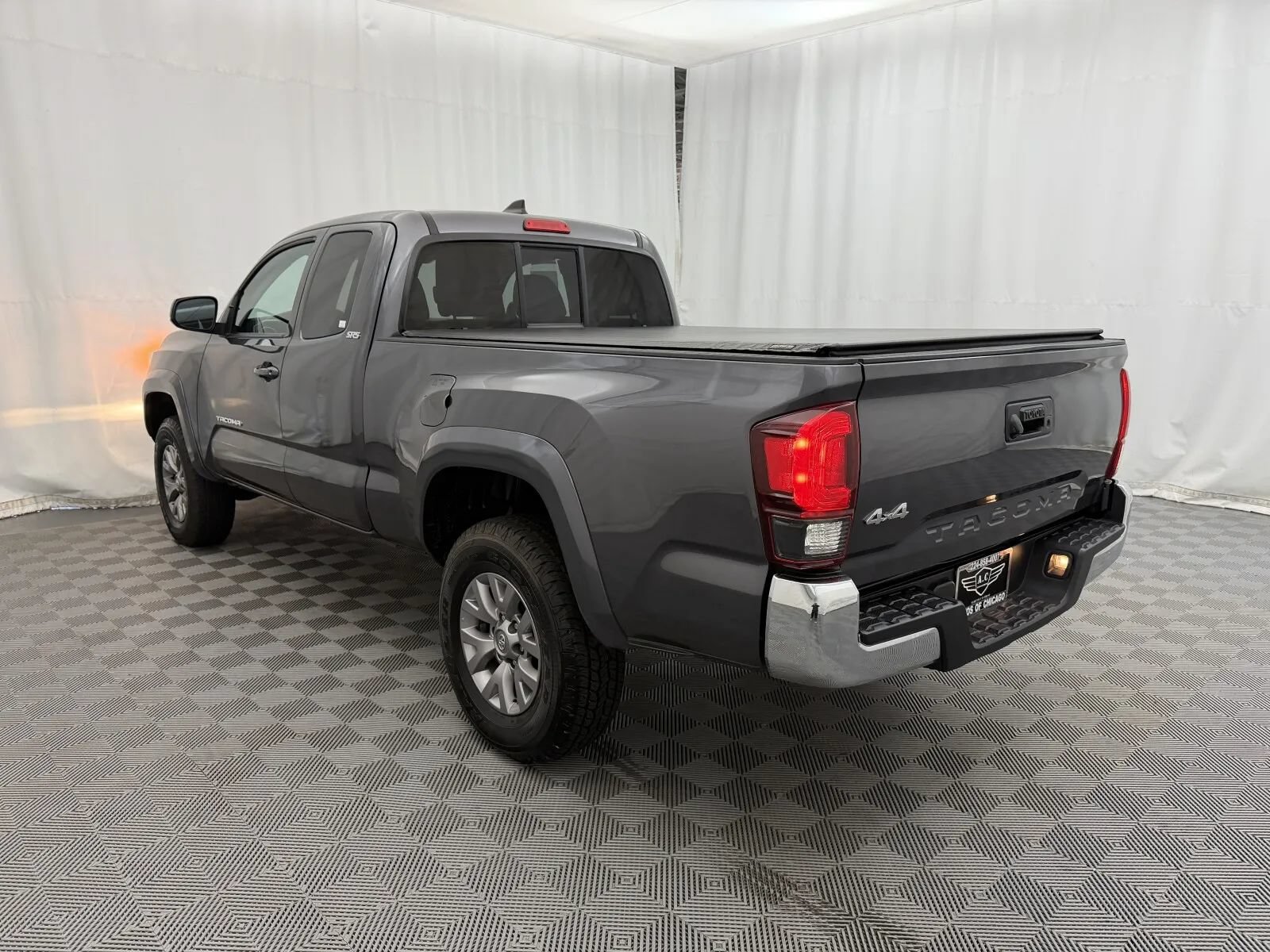 Used 2018 Toyota Tacoma SR5 w/ SR5 Appearance Package (SM) AWD/4WD image 8