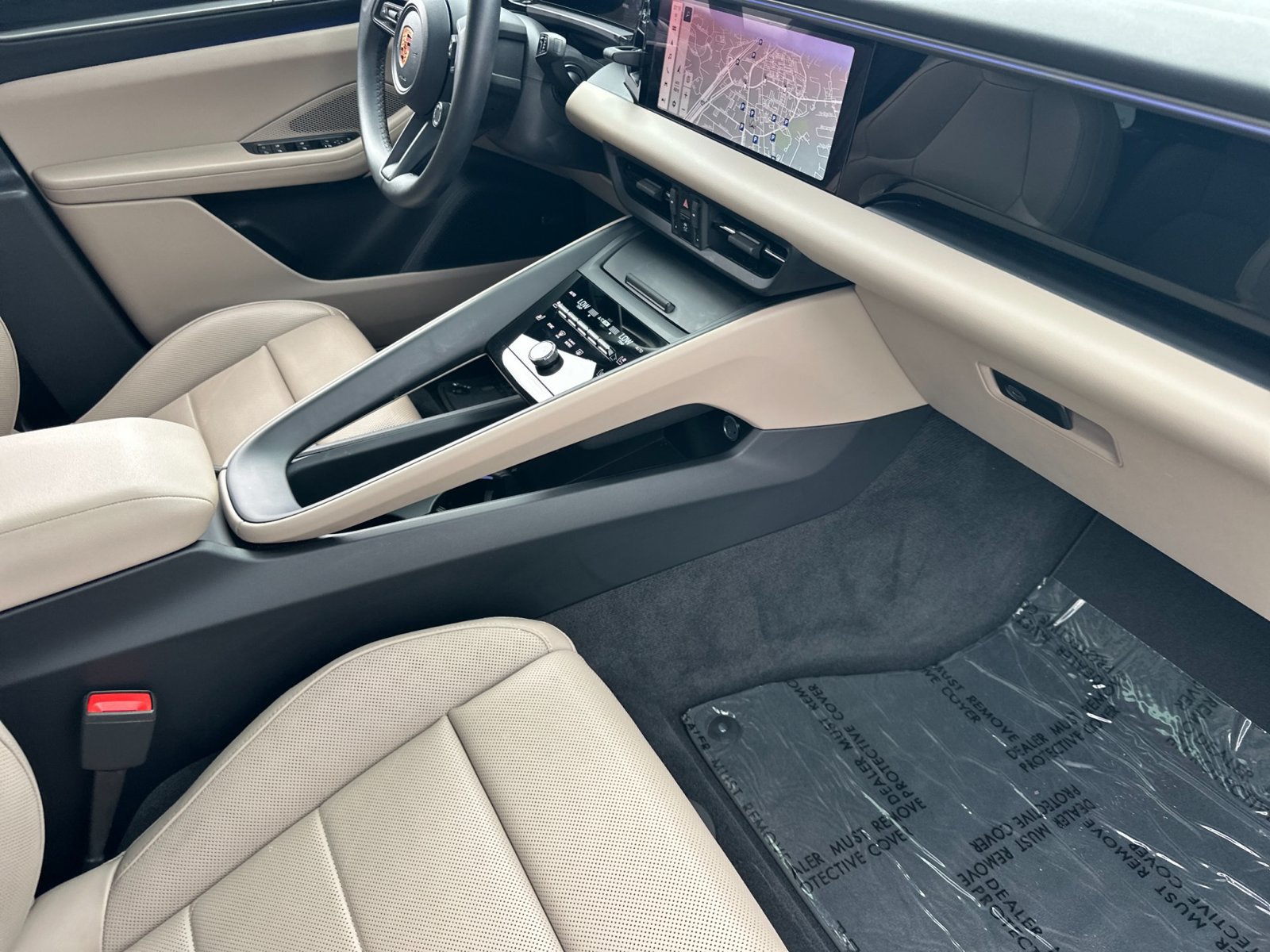 Used 2025 Porsche Macan 4S Electric AWD/4WD image 24