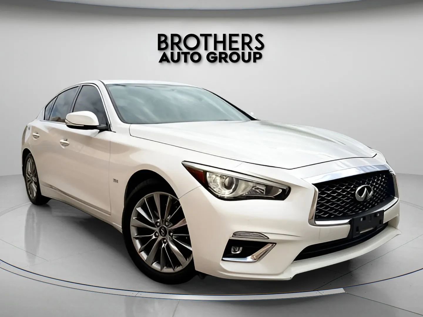 Used 2018 INFINITI Q50 Luxe w/ Essential Package (3.0T Luxe) RWD image 2